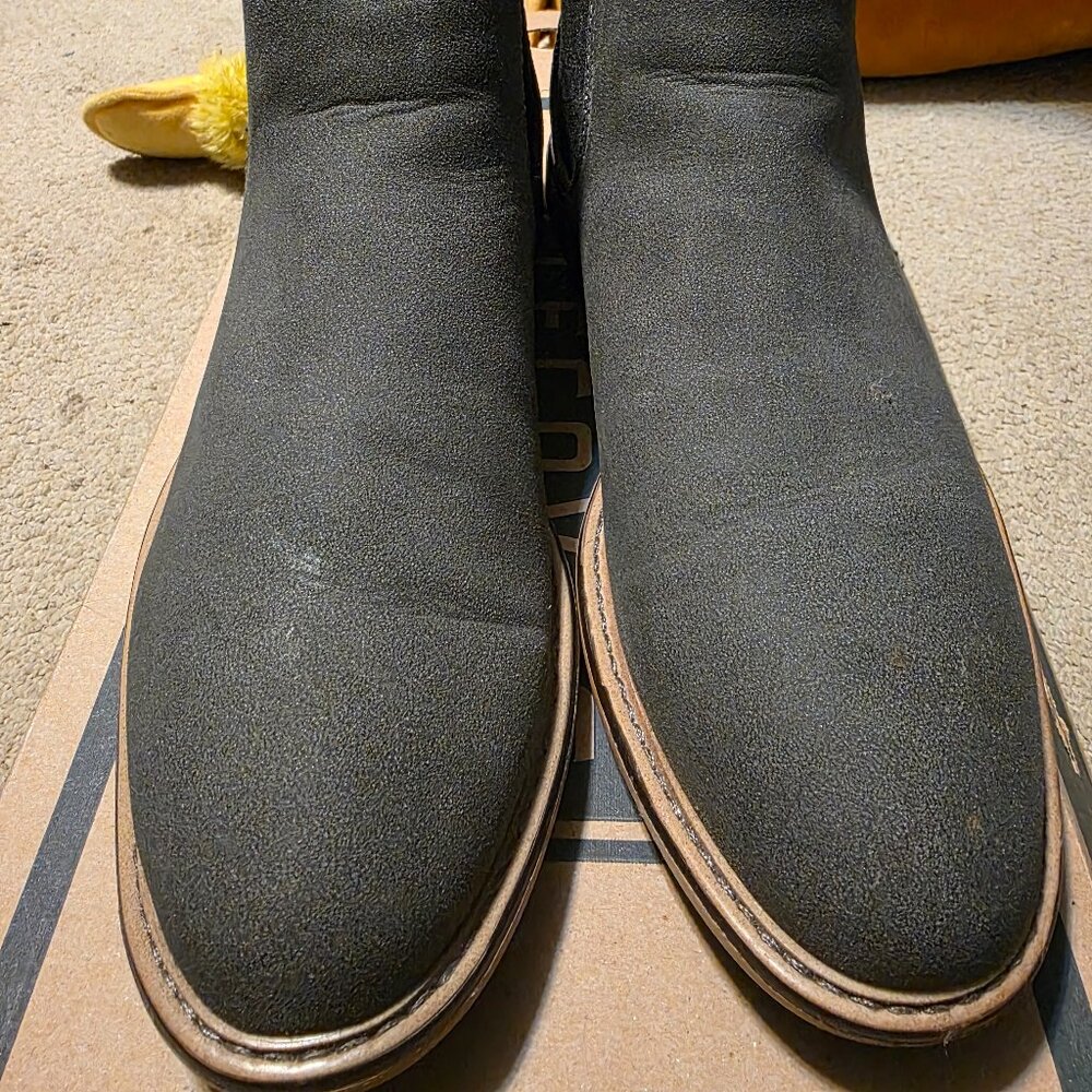 Men's gray Steve Madden m-gralin Chelsea boots in size 8D